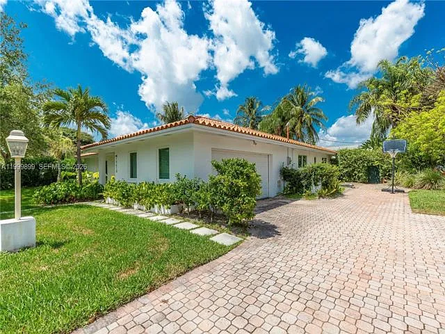 14610 Tarpon Dr — Photo 4