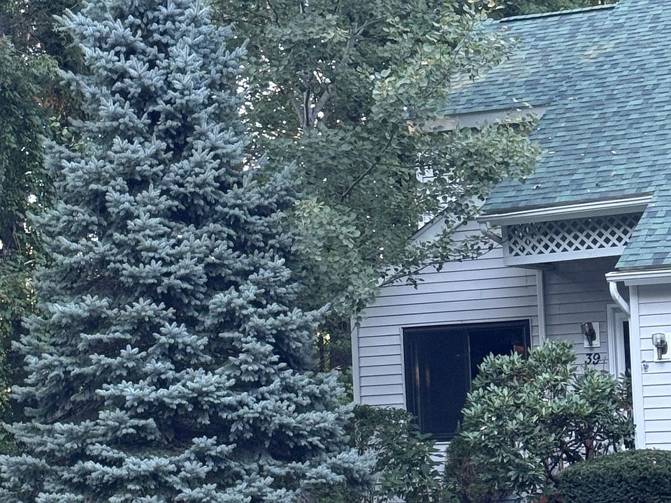 1st image of 39 Aspen Dr #39