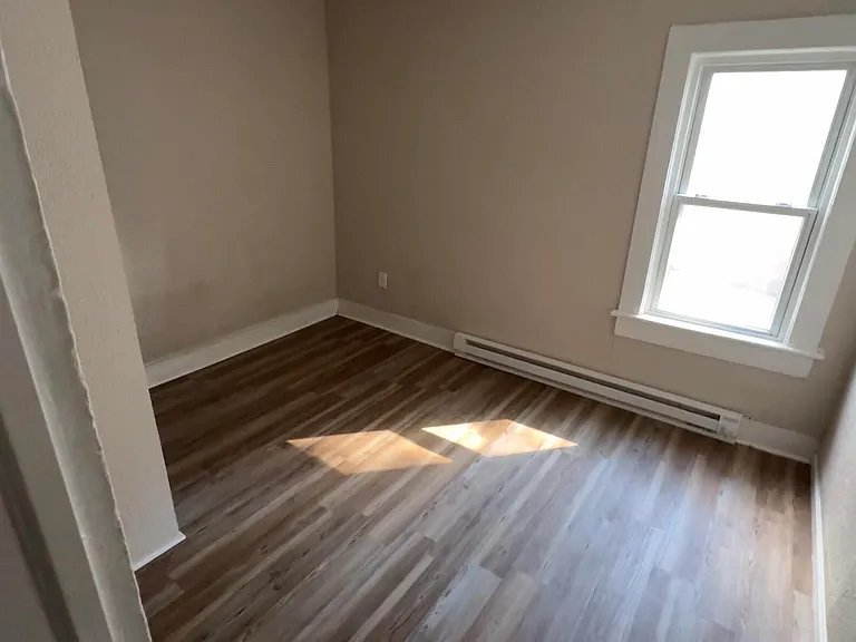 1014 Snyder Ave — Photo 7