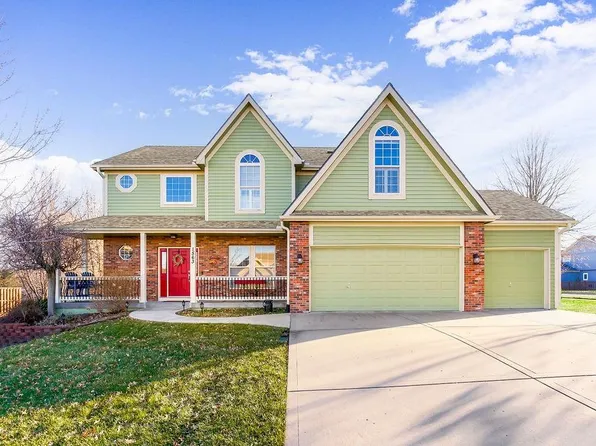 1563 Carriage Cir, Liberty, MO 64068