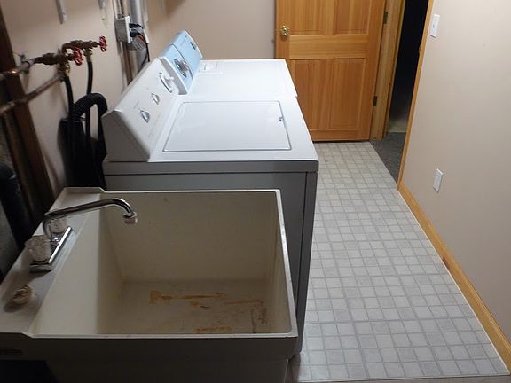 4th image of 1547 Amherst Dr