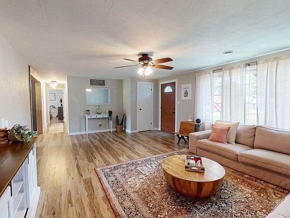 3rd image of 3944 Stillbrook Dr