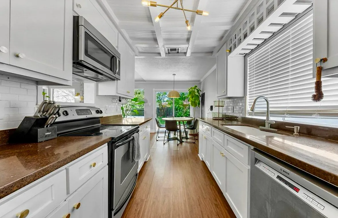 3212 Darnell Dr — Photo 3