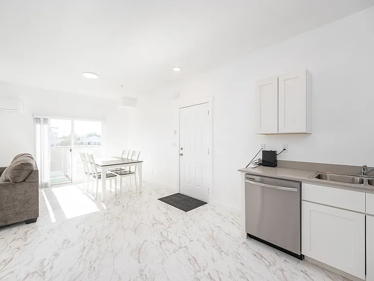 Modern Heights Apartments — Photo 15
