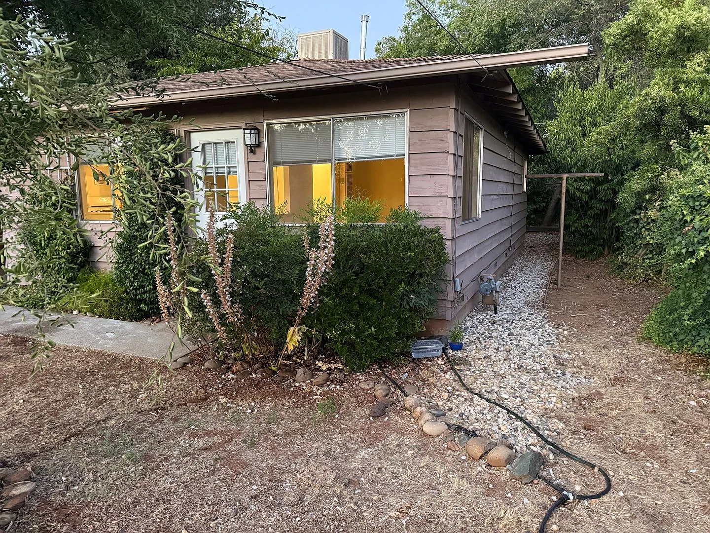 Quiet 2BR Foothills Home — Photo 2