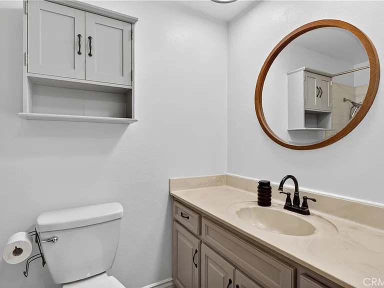 2730 S Poplar St — Photo 17