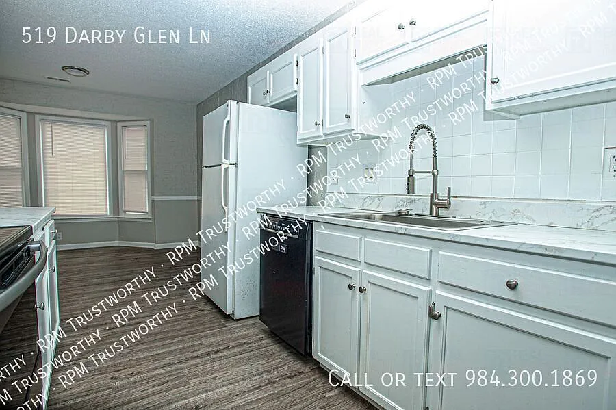 Spacious Durham Townhome in a Convenient Location — Photo 3