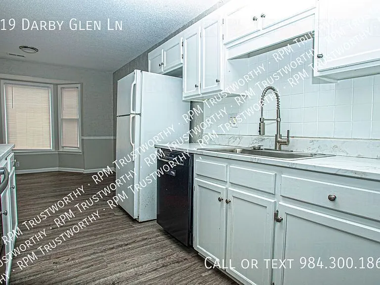 519 Darby Glen Ln — Photo 3