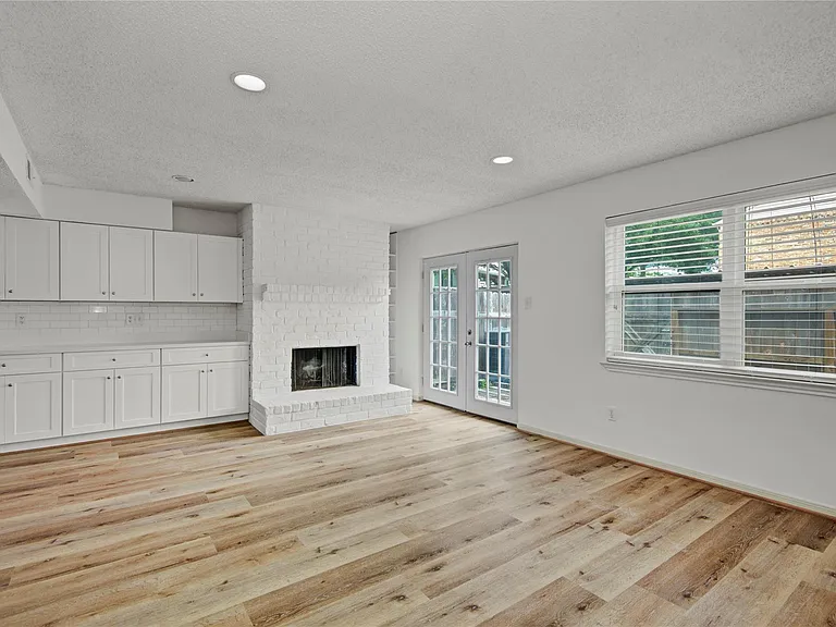 1334 Country Place Dr — Photo 17