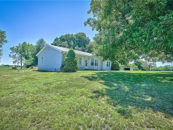 9009 NW County Road 2002 Rd, Amoret, MO 64722