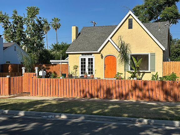3rd image of 1441 N Calaveras St