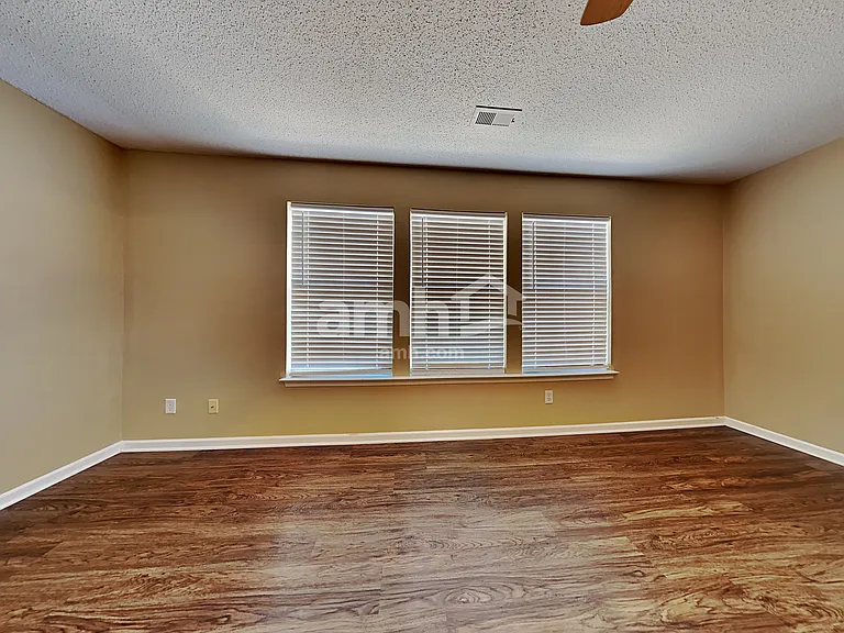 10981 Clear Spring Dr — Photo 9