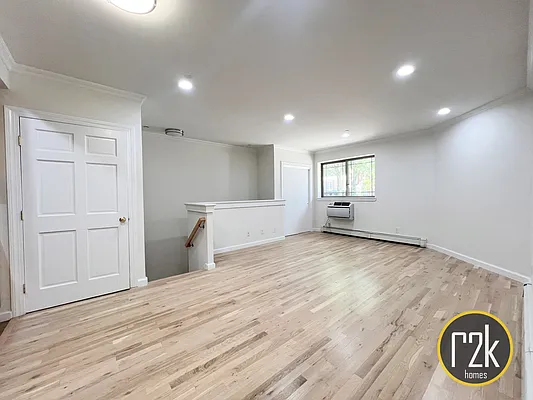 Rented by Realty 2000 Corp | media 4