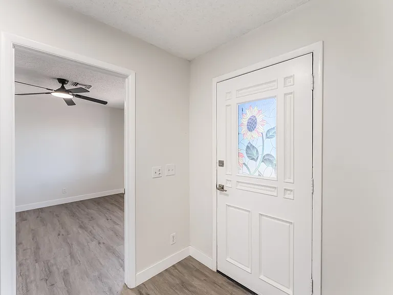 2108 Reynolds Ave — Photo 2