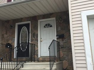 19 B Queen St, Worcester, MA 01610