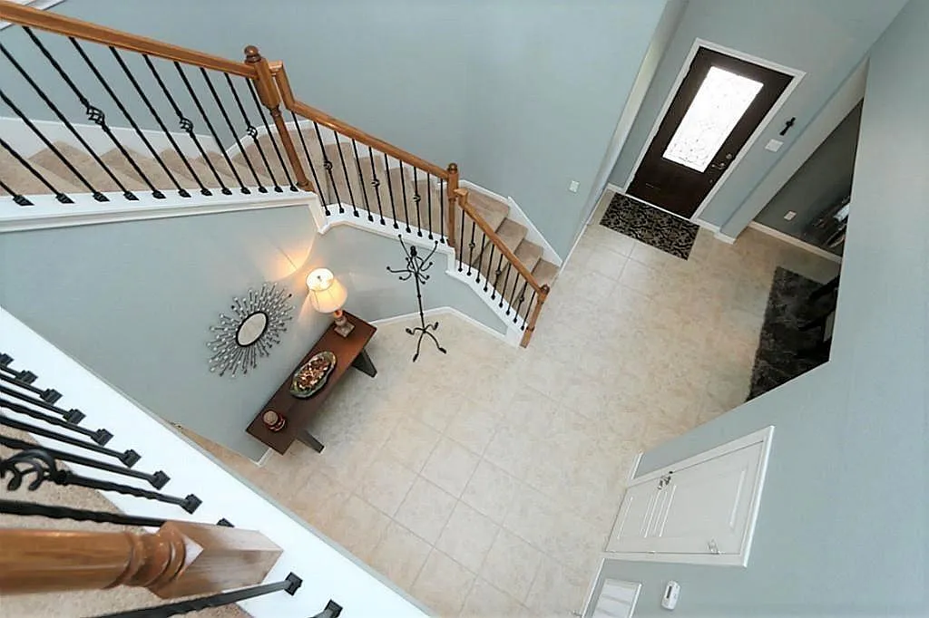 5 bed, 3.0 bath, 2741 sqft, $2,950 — Photo 2