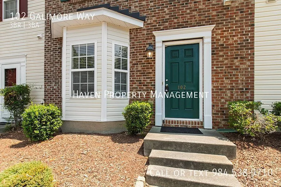 Charming 3BR Townhome in Fantastic Apex Location! — Photo 2