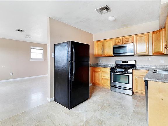 5th image of 7613 Mercier St