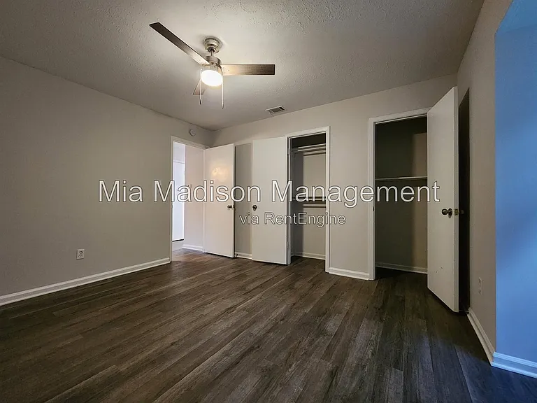 111 E Mell St #16 — Photo 7