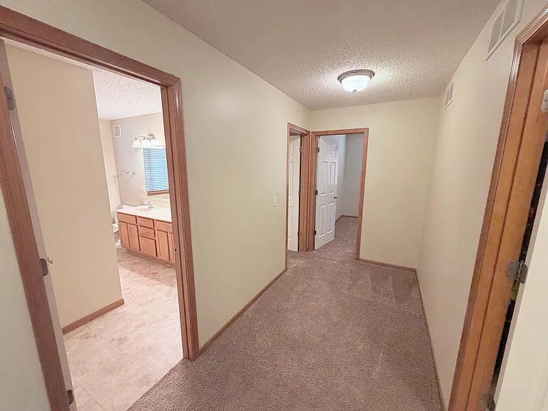 10800 Hawthorn Trl #E — Photo 15