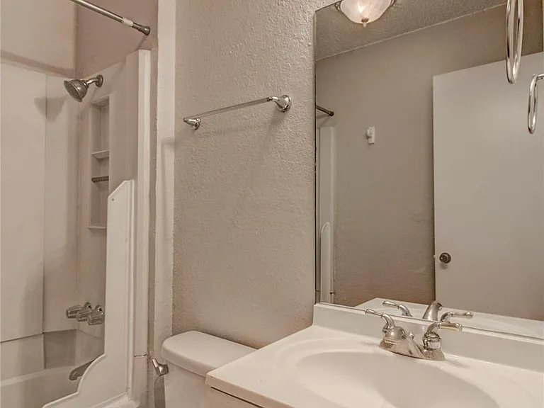 400 Hedgewood Dr #D — Photo 22