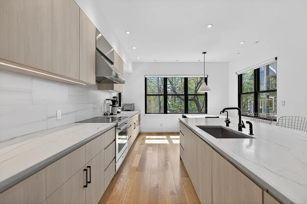 Building Photo - 96 Henry St #1
