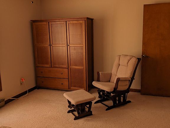 opposite angle of the rental room