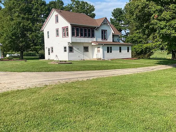 4901 S Hoisington Rd, Winnebago, IL 61088
