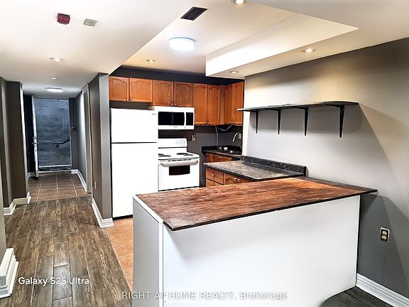 5th image of 1715 Rossland Rd E #Basement