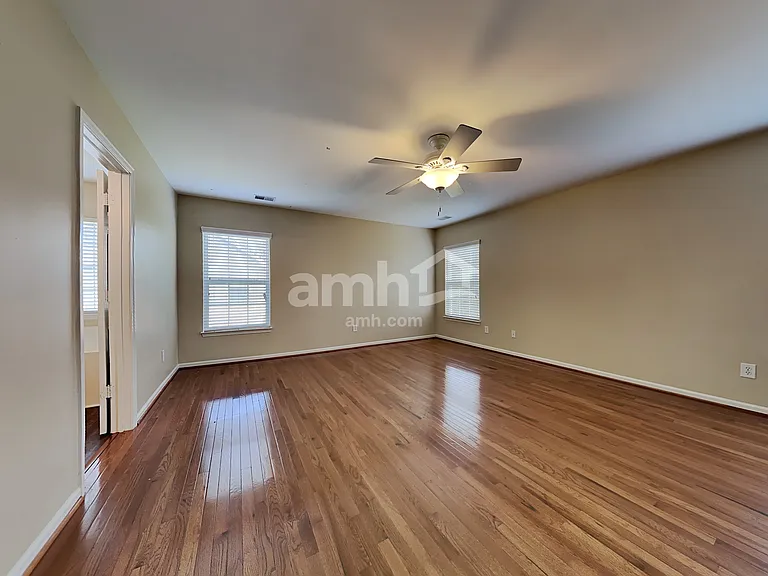 111 Graduate Ln — Photo 10