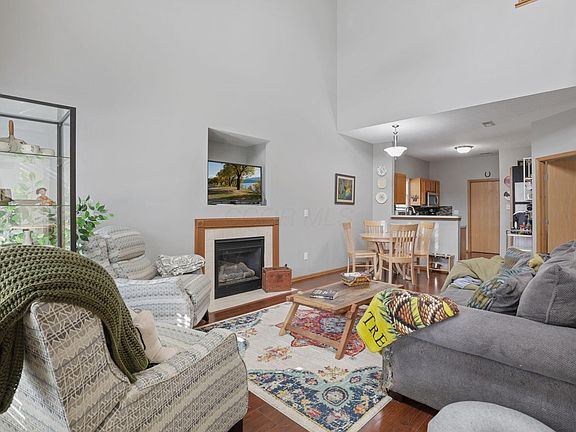 5th image of 831 Summerville Dr