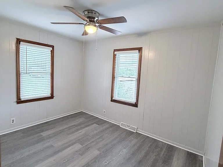 2048 Harmon St — Photo 11