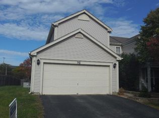 710 Legends Dr, Carol Stream, IL 60188