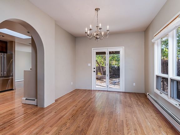5th image of 753 W Manhattan Ave