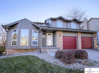 805 Elm Hurst Dr, Papillion, NE 68046