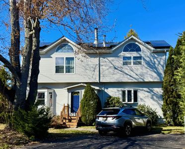 (Undisclosed Address), West Babylon, NY, 11704