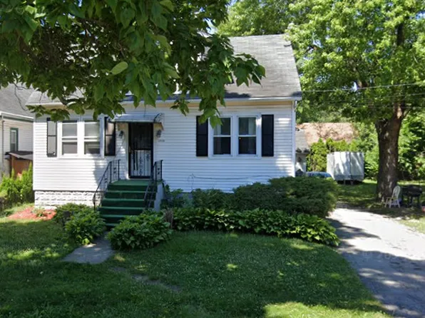 17226 Fisk St, Hazel Crest, IL 60429