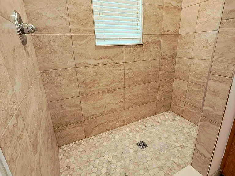 2512 NW 4th St — Photo 11
