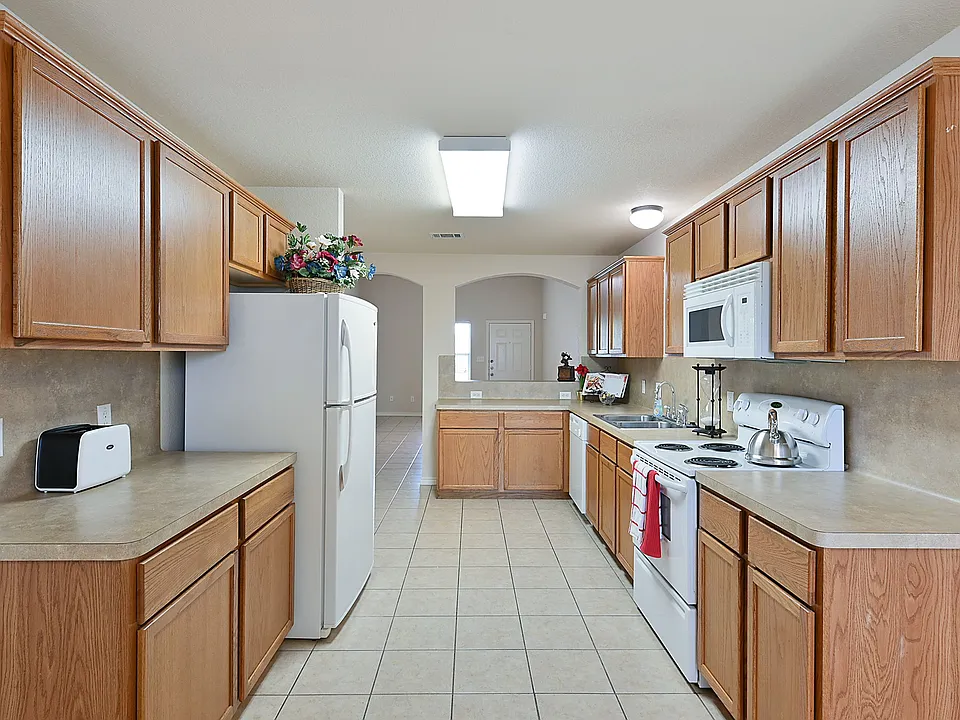 Comes with all appliances, Built in microwave, dishwasher, fridge, disposal, electric range