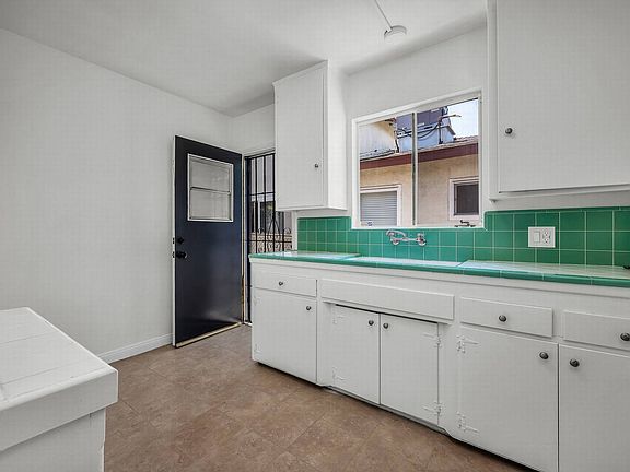 5th image of 5722 Kester Ave #1