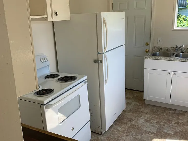 2425 SW Pickford St — Photo 7