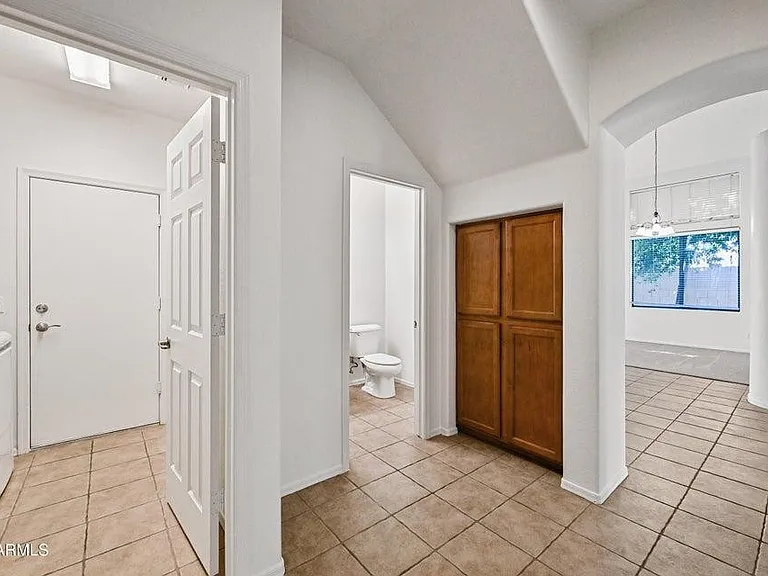 3852 S Eucalyptus Pl — Photo 4