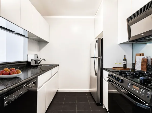 22 West 15th Street image 3 of 15