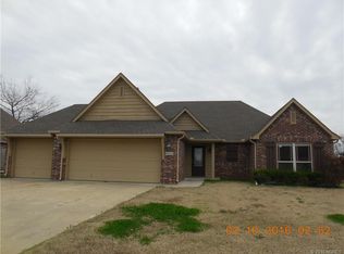 4458 Spruce St, Kiefer, OK 74041