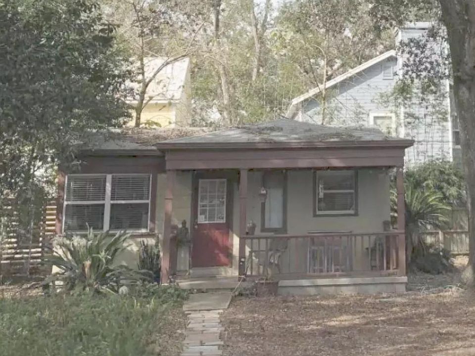 1st image of 1808 Delaney Ave #1/2
