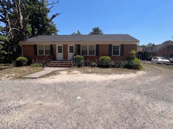 216 W Broaddus Ave, Bowling Green, VA 22427