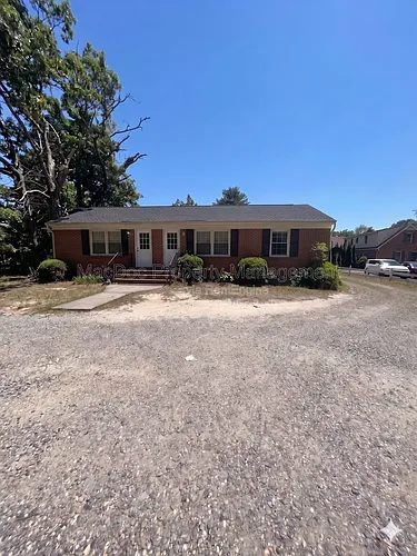216 W Broaddus Ave Photo 1