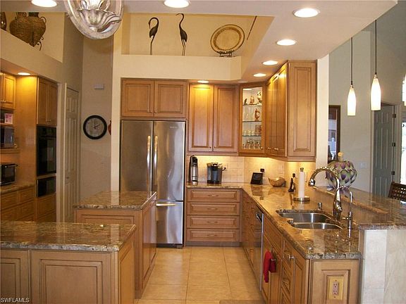 5th image of 2520 SW 52nd Ter