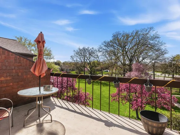 5200 S Tuckaway BOULEVARD #300, Greenfield, WI 53221