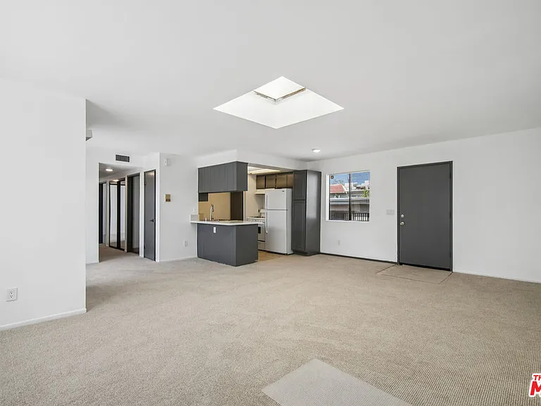 11924 Mayfield Ave #5 — Photo 4
